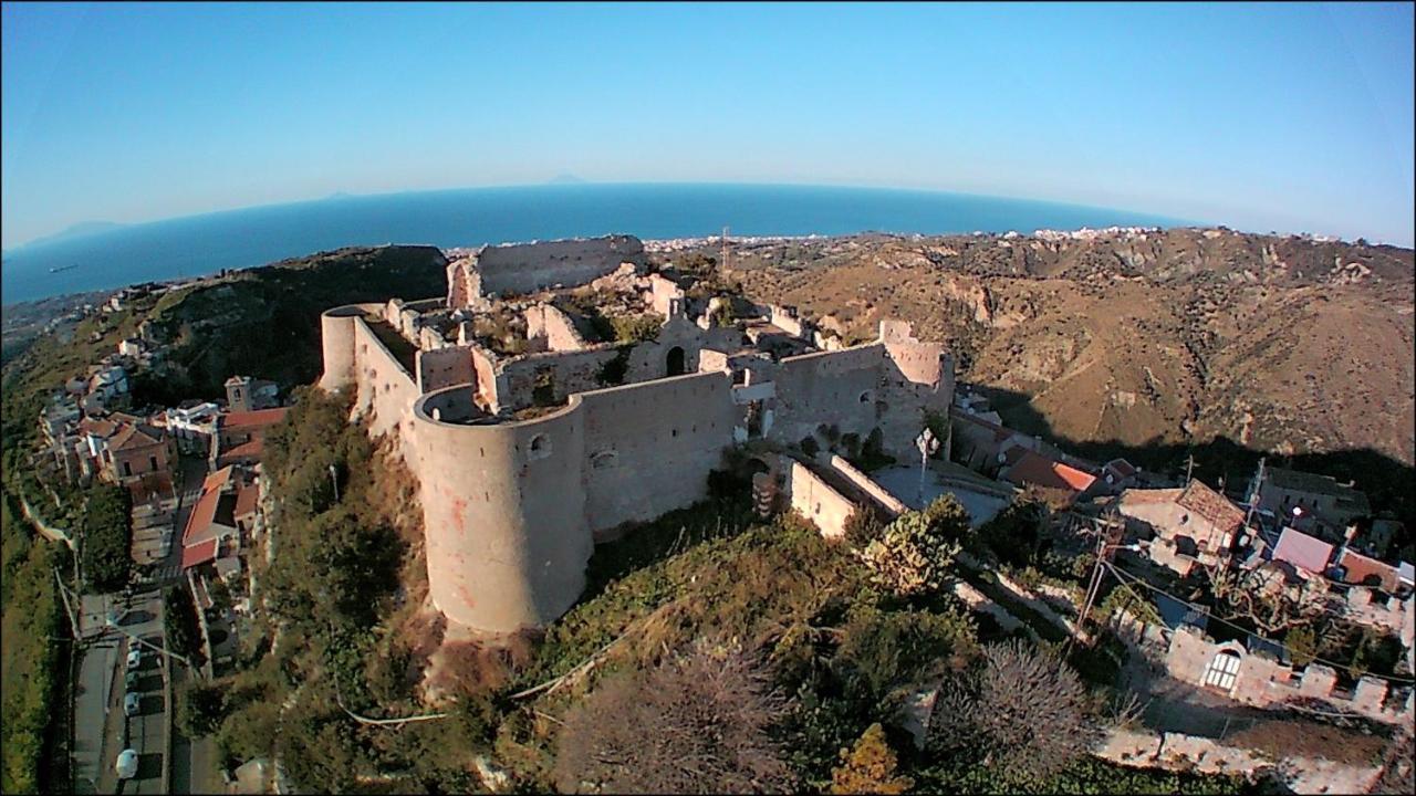 L'Isola Di Ago Leilighet Torregrotta Eksteriør bilde