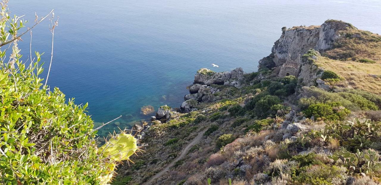 L'Isola Di Ago Leilighet Torregrotta Eksteriør bilde